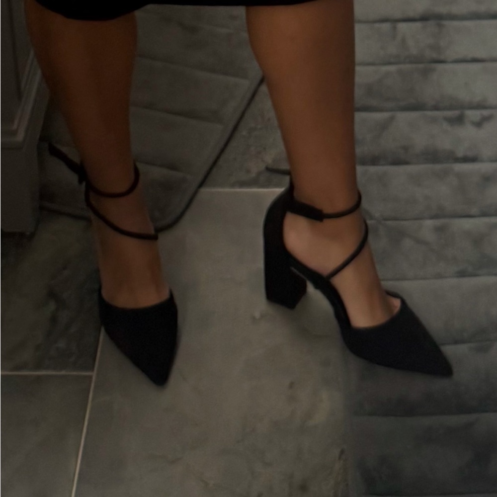 Black strappy heel